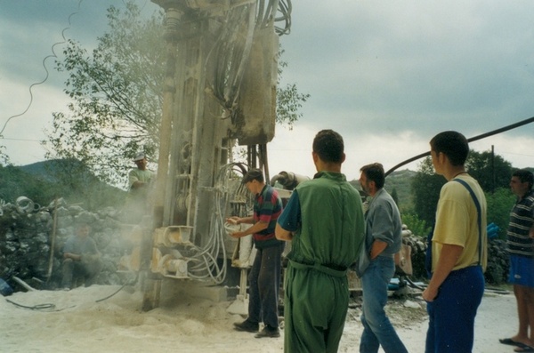 Radovi na bušotini za vodu u Rvašima, 2000. godine